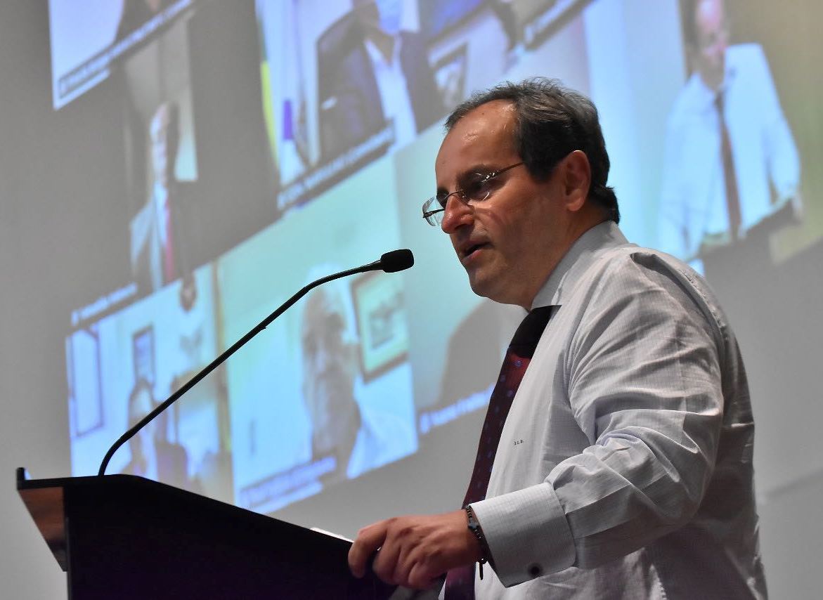 O conselheiro do TCE-PR Ivan Bonilha discursa na cerimônia de transmissão do cargo de presidente do Instituto Rui Barbosa (IRB) ao conselheiro Edilberto Carlos Pontes Lima (TCE-CE). Foto: Divulgação