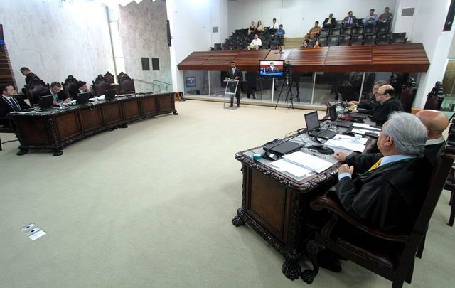 Sessão do Pleno do TCE-PR, presidida pelo conselheiro Durval Amaral. Foto: Wagner Araújo/Divulgação TCE-PR