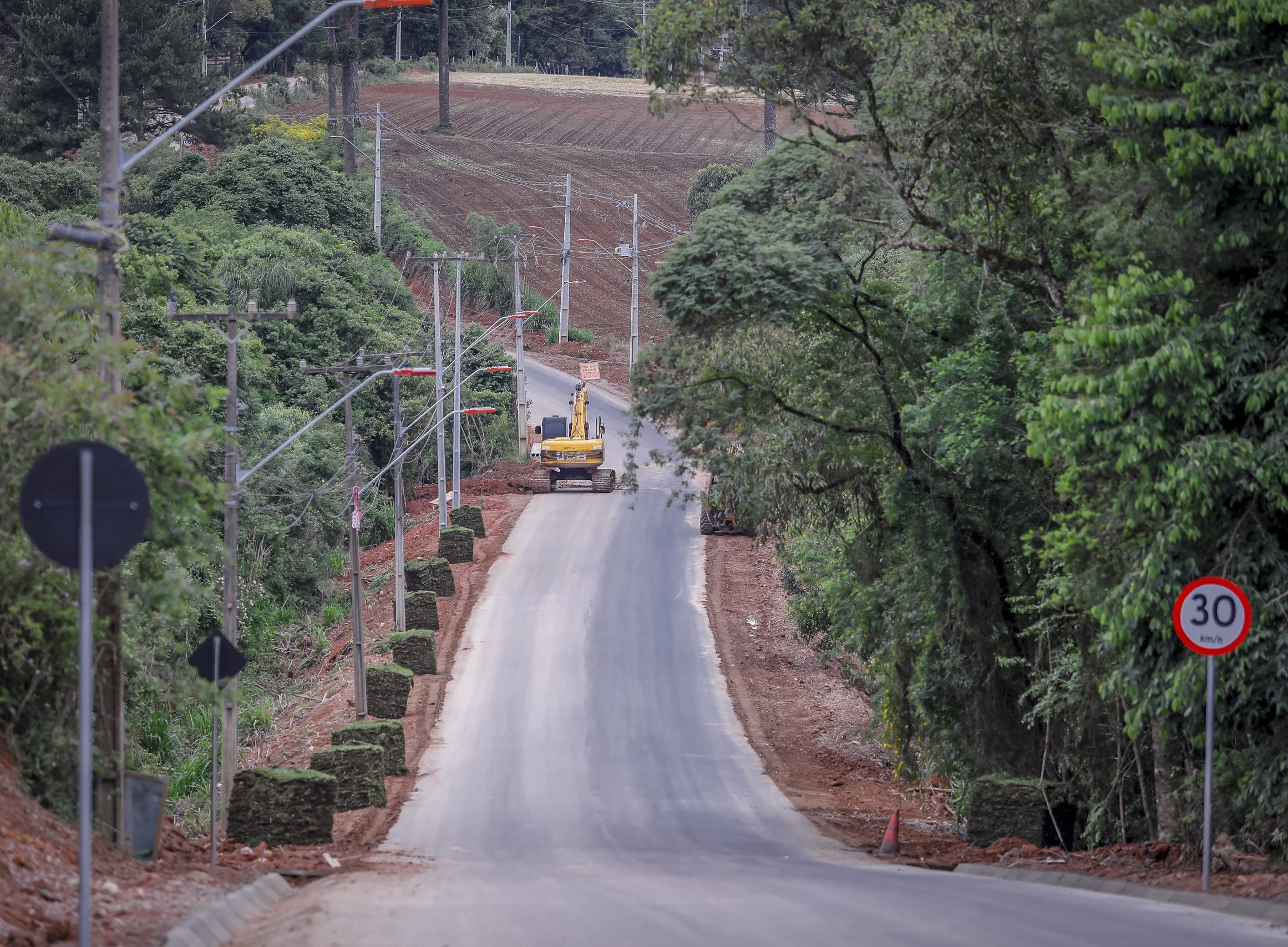 Obra de pavimentação realizada pelo Município de Araucária, na Região Metropolitana de Curitiba