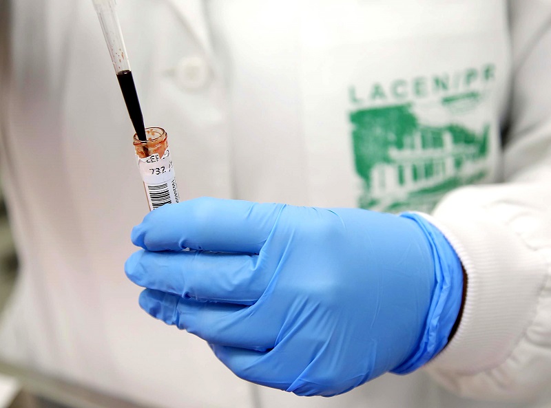 Pesquisa em saúde realizada no Laboratório Central do Paraná (Lacen), administrado pela Secretaria de Estado da Saúde (Sesa-PR). Foto: Jaelson Lucas/Agência Estadual de Notícias (AEN)