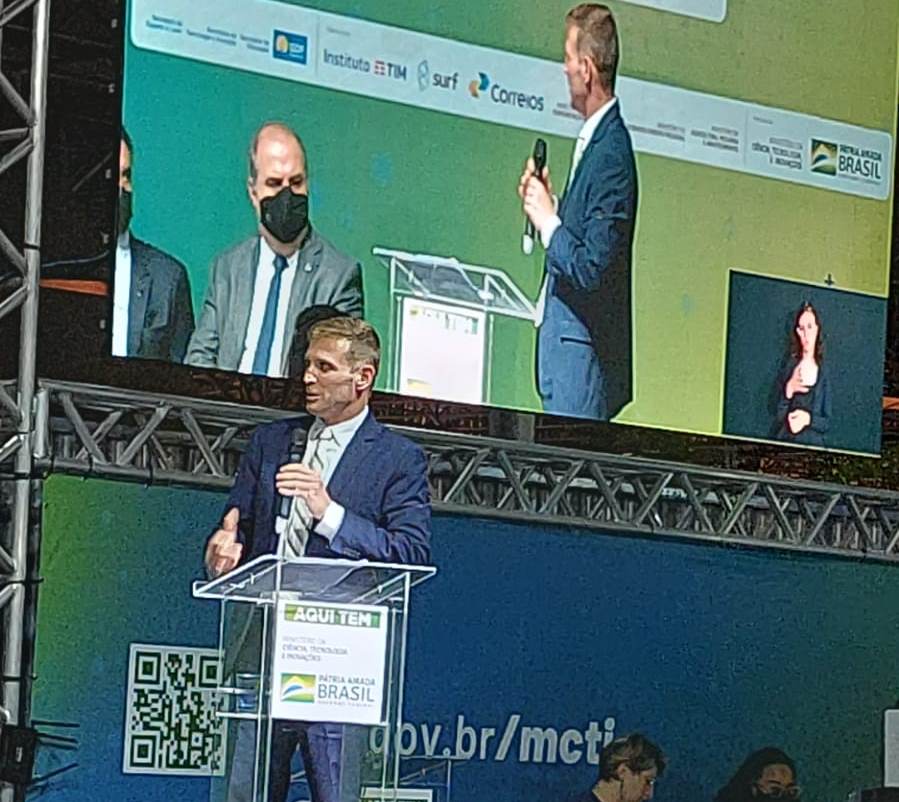 O presidente do TCE-PR, conselheiro Fabio Camargo, na solenidade de assinatura de parceria com o Instituto Nacional de Pesquisas Espaciais (INPE) para a utilização de imagens de satélite na fiscalização de obras públicas no Paraná. Foto: Divulgação