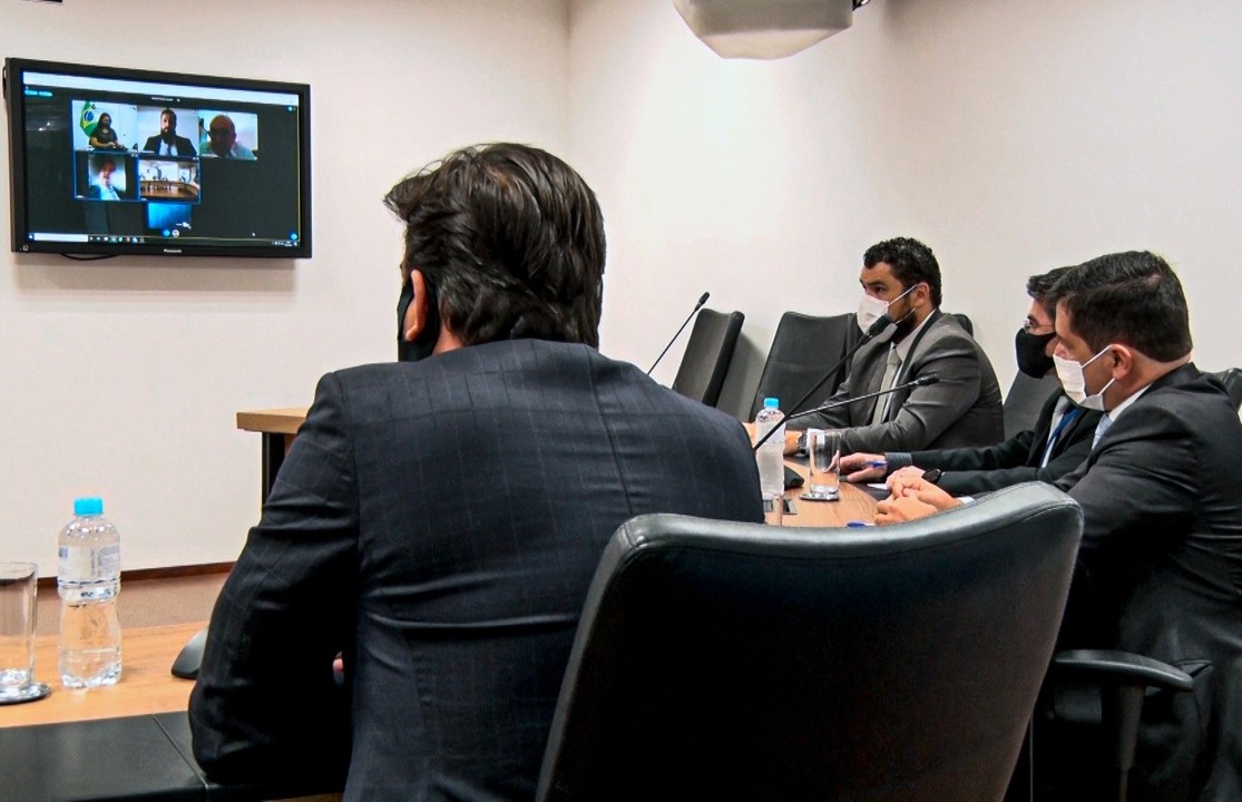 As equipes do TCE-PR e do Instituto Nacional de Pesquisas Espaciais (Inpe), durante reunião online para debater o uso de imagens de satélite na fiscalização de obras públicas no Paraná. Foto: Dilton Leandro Vaz/Divulgação TCE-PR