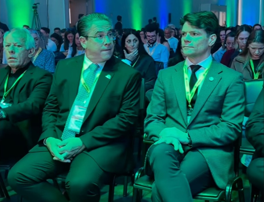 O presidente do TCE-PR, conselheiro Ivens Linhares, participou de congresso da Apeprev em Foz nesta quarta (16 de setembro)