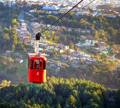 Vista de Telêmaco Borba, na Região dos Campos Gerais do Paraná, a partir do bonde aéreo que cruza o Rio Tibagi. Foto: Divulgação