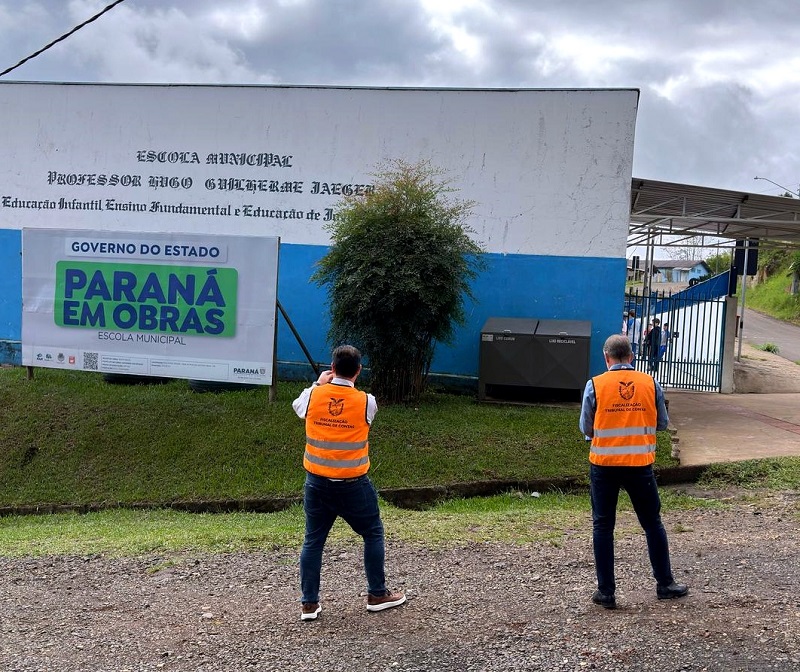 Servidores do TCE-PR executam fiscalização sobre manutenção e conservação em escola municipal de Porto Vitória (Sul do Estado), em auditoria do PAF 2024-2025. Foto: TCE-PR/Divulgação