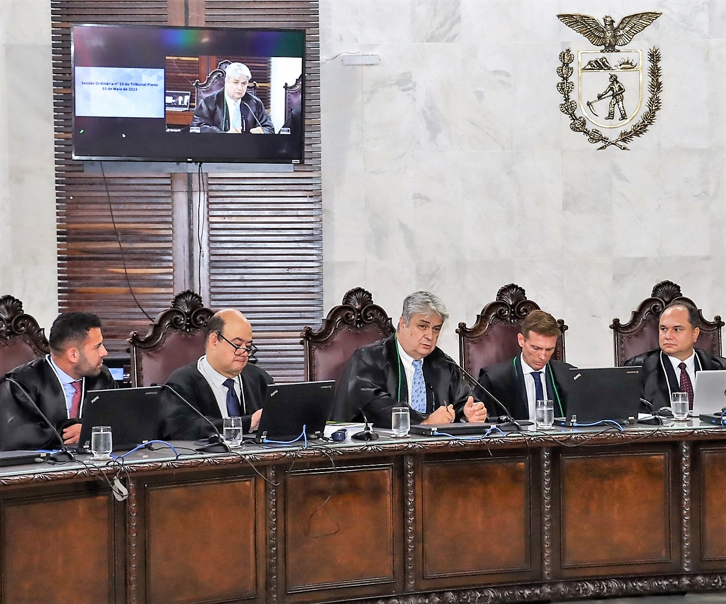 O conselheiro Maurício Requião relata processo em sessão do Tribunal Pleno do TCE-PR. Foto: Fabiano Contador/Divulgação TCE-PR