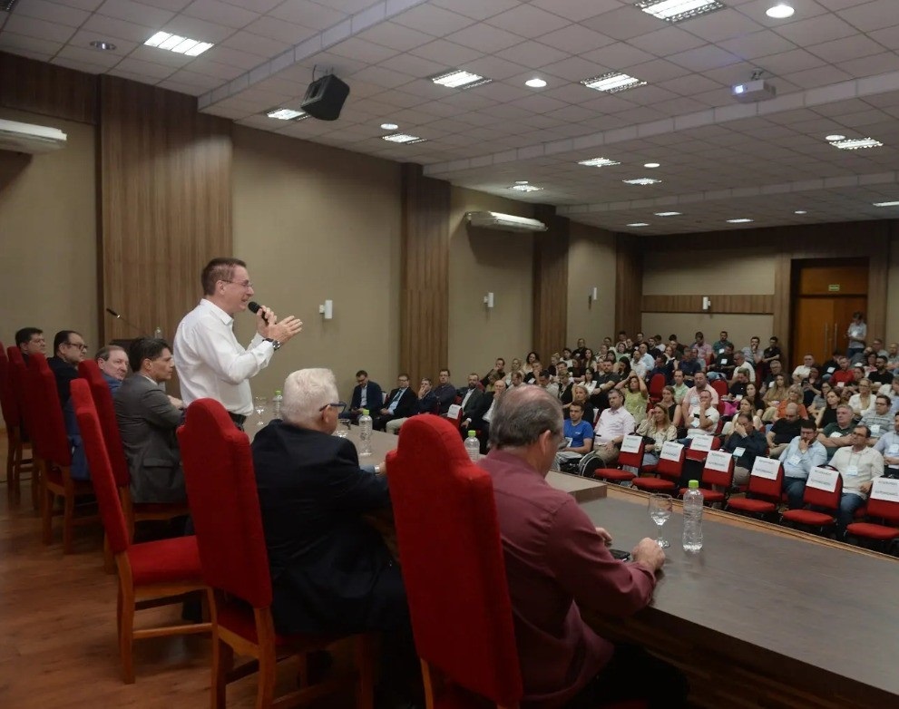 Abertura de capacitação da Escola de Gestão Pública (EGP) do Tribunal de Contas do Estado do Paraná (TCE-PR) sobre o início de mandato do gestores públicos municipais no auditório da Associação dos Municípios do Sudoeste do Paraná (Amsop), em Francisco Beltrão, realizada nesta segunda-feira (10 de fevereiro).