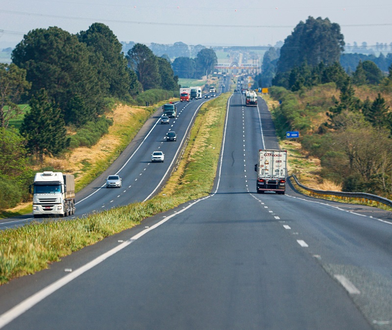 Rodovia do Paraná administrada por concessionária de serviço público. Foto: Gabriel Rosa/Agência Estaudal de Notícias (AEN)