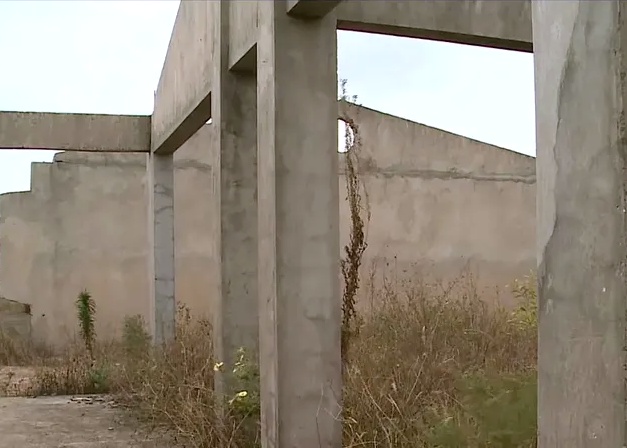 Detalhe de obra pública paralisada: situação deve ser evitada, para que não ocorra desperdício de recursos do contribuinte. Foto: Divulgação