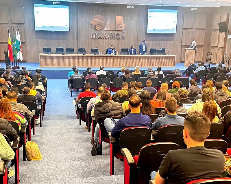 Participantes do módulo presencial nº 2 do MBA em Licitações e Contratos: Governança, Teoria, Controle e Prática, realizado em Maringá. Foto: Marcelo Lancia-TCE-PR