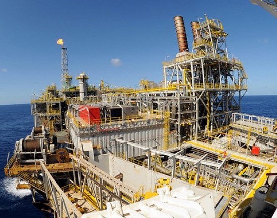 Plataforma de extração de petróleo da Petrobras em alto mar. Foto: Divulgação
