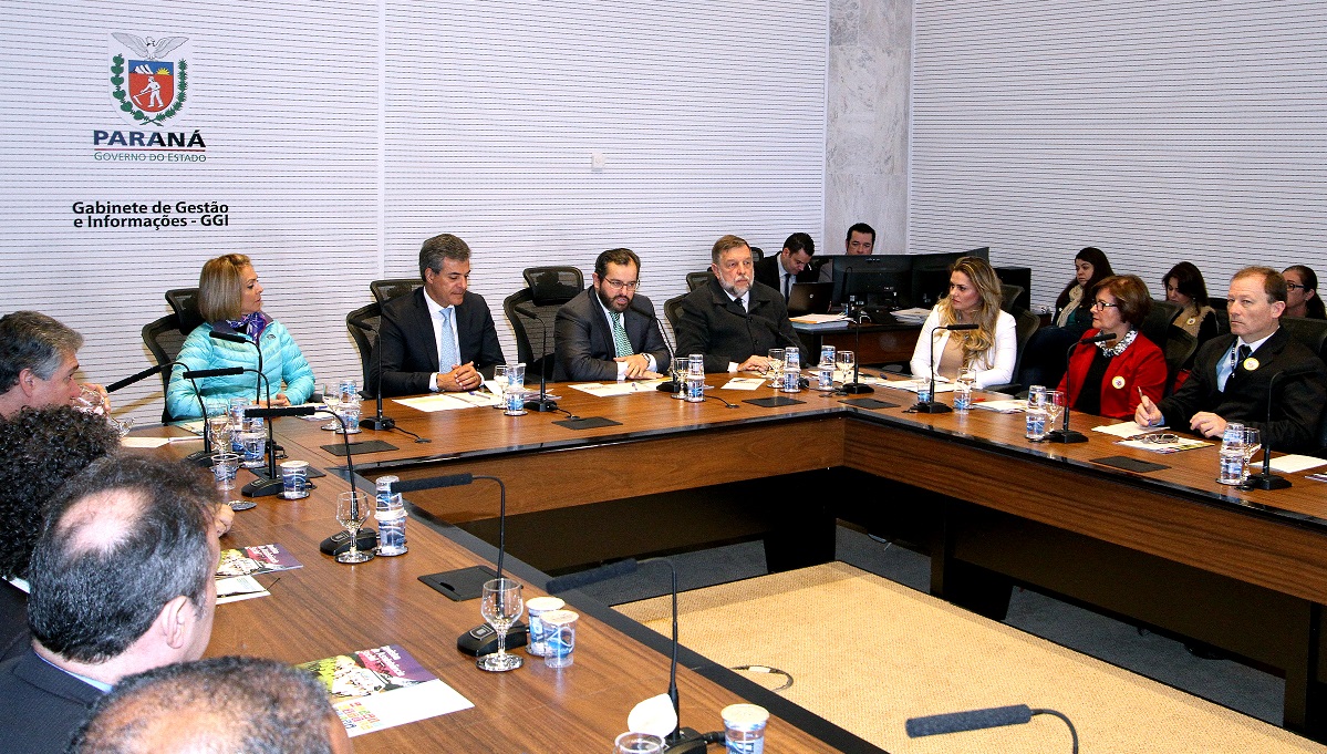 Solenidade de assinatura do termo de adesão do Paraná ao Movimento Nacional ODS - Objetivos de Desenvolvimento Sustentável da ONU (Foto: Wagner Araújo/Divulgação TCE-PR)