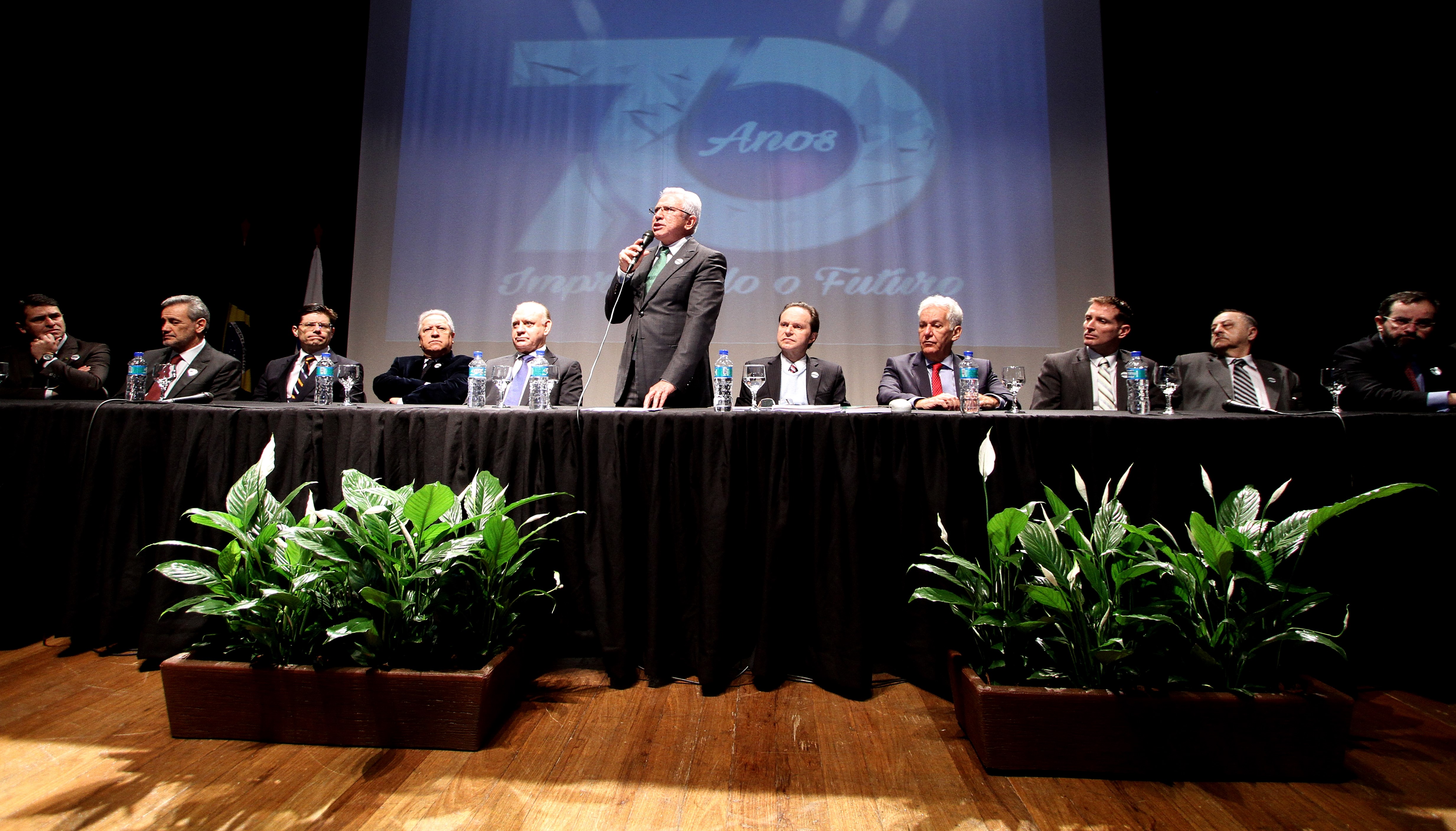 Mesa de abertura do 2º Fórum de Controle Externo, evento que marca as comemorações dos 70 anos do TCE-PR