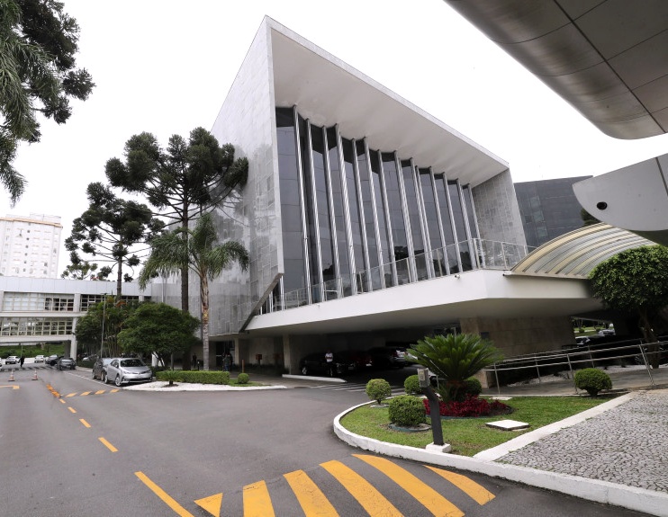 Sede da Assembleia Legislativa do Estado do Paraná (Alep-PR), localizada no bairro Centro Cívico, em Curitiba. Foto: Divulgação/Alep-PR