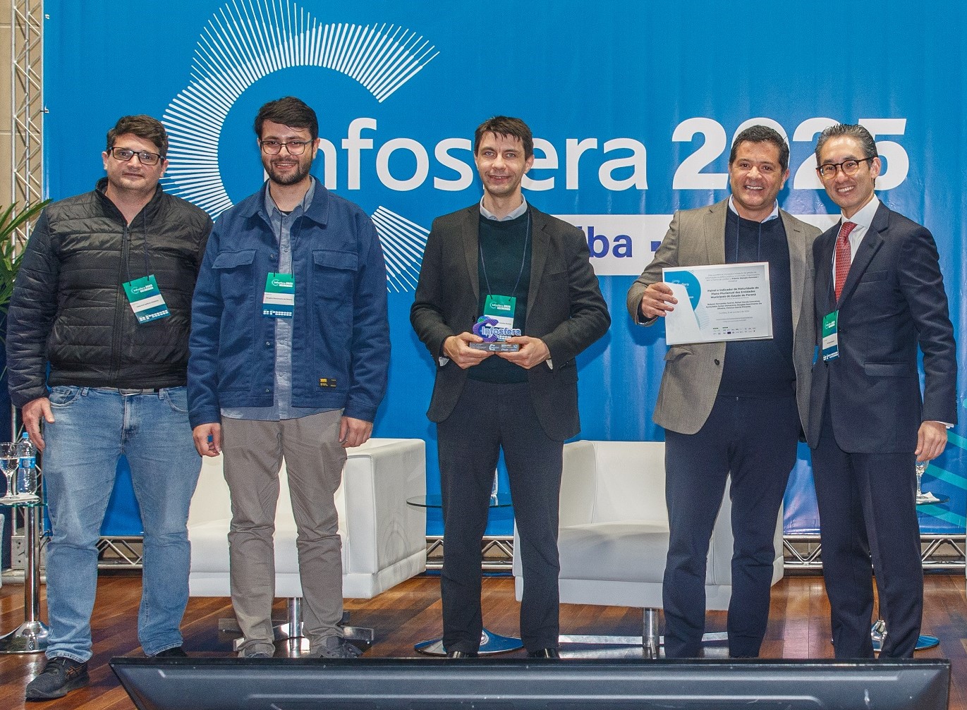 Servidores do Tribunal de Contas o Estado do Paraná (TCE-PR) recebem prêmio no evento Infosfera 2025, promovido pela Universidade Federal do Paraná (UFPR) no dia 21 de outubro