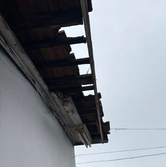 Danos causados por temporal no Colégio Estadual Romário Martins, em Piraquara, que recebeu inspeção da Segunda Inspetoria de Controle Externo do Tribunal de Contas do Estado do Paraná (TCE-PR) nesta quinta-feira (5 de junho)