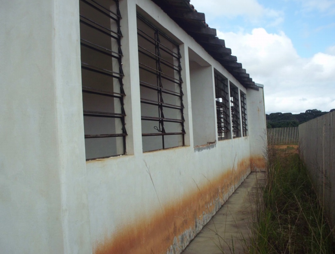 Escadas laterais pagas. Embora calçamento em paver tenha sido medido e pago na etapa 3