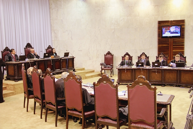 Pleno firma posição contra nepotismo
