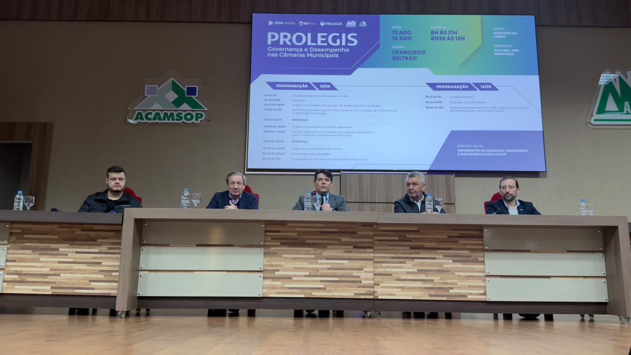 Os conselheiros Ivens Linhares e Augustinho Zucchi durante evento do Prolegis em Francisco Beltrão