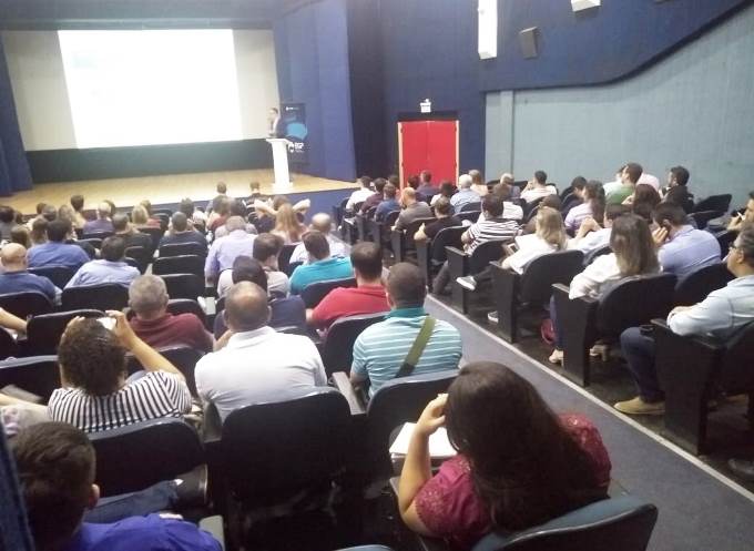 Curso do TCE-PR sobre licitação de obras públicas, realizado na Uniamérica, em Foz do Iguaçu. Foto: Divulgação TCE-PR