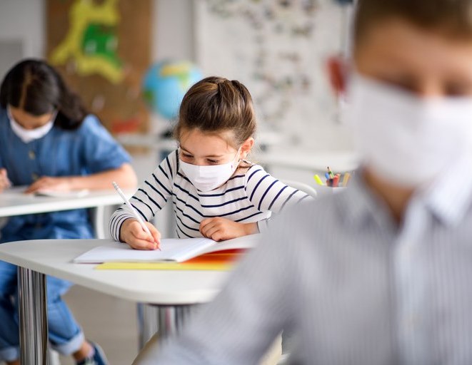 O uso de máscaras foi uma das exigências para a retomada das aulas presenciais na rede pública de ensino durante a pandemia da Covid-19. Foto: Divulgação