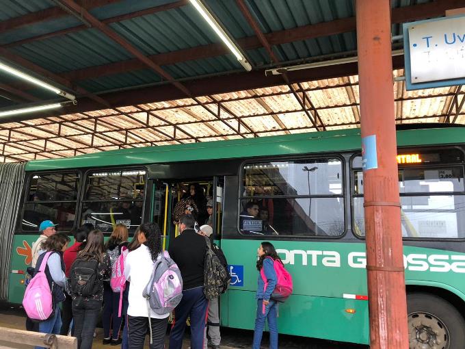 Movimento no terminal de ônibus do bairro Uvaranas: auditoria do TCE-PR avalia gestão e qualidade do sistema de transporte coletivo de Ponta Grossa. Foto: Divulgação TCE-PR