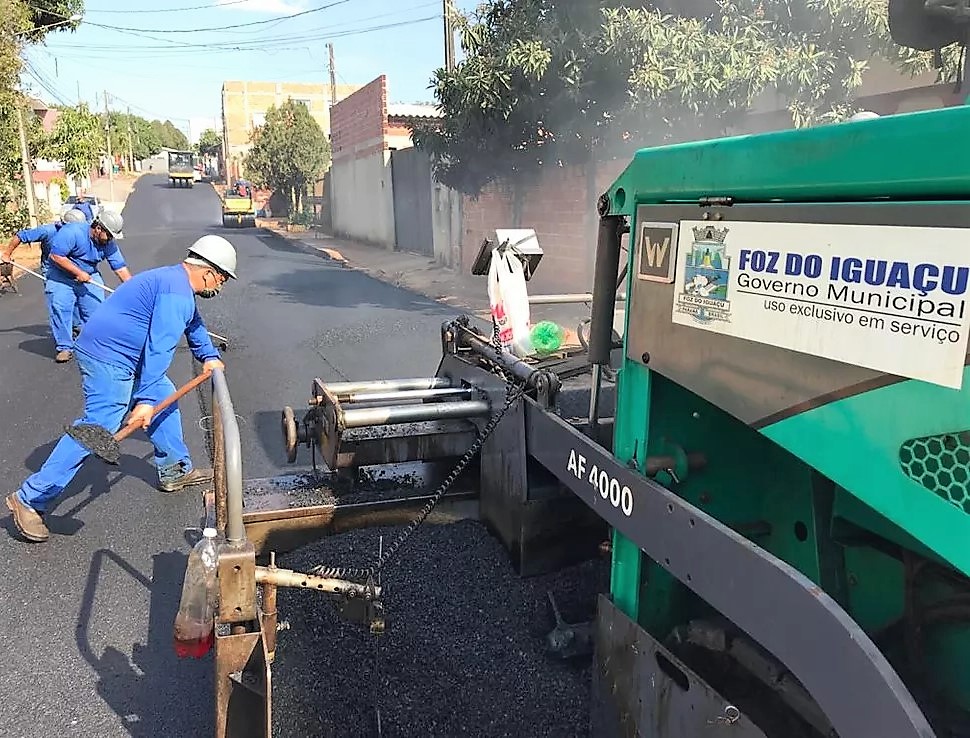 Obra de pavimentação realizada pela Prefeitura de Foz do Iguaçu. Foto: Divulgação
