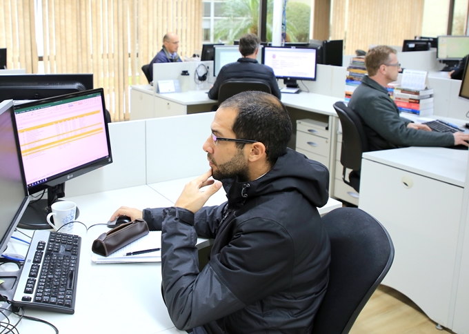 Trabalho na Coordenadoria de Gestão Municipal (CGM), unidade técnica do TCE-PR dedicada à instrução dos processos dos jurisdicionados da esfera municipal. Foto: Wagner Araújo/Divulgação TCE-PR
