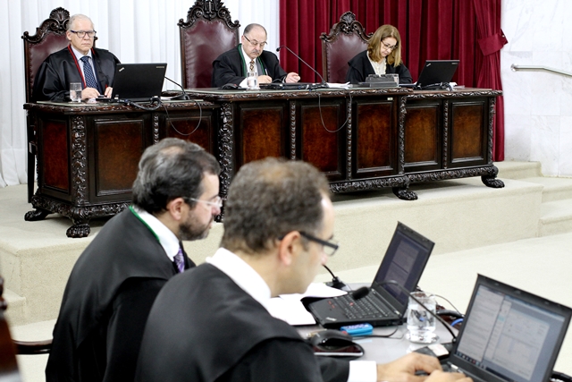 Sessão da Segunda Câmara do TCE-PR, presidida pelo conselheiro Artagão de Mattos Leão. Foto: Wagner Araújo/Divulgação TCE-PR