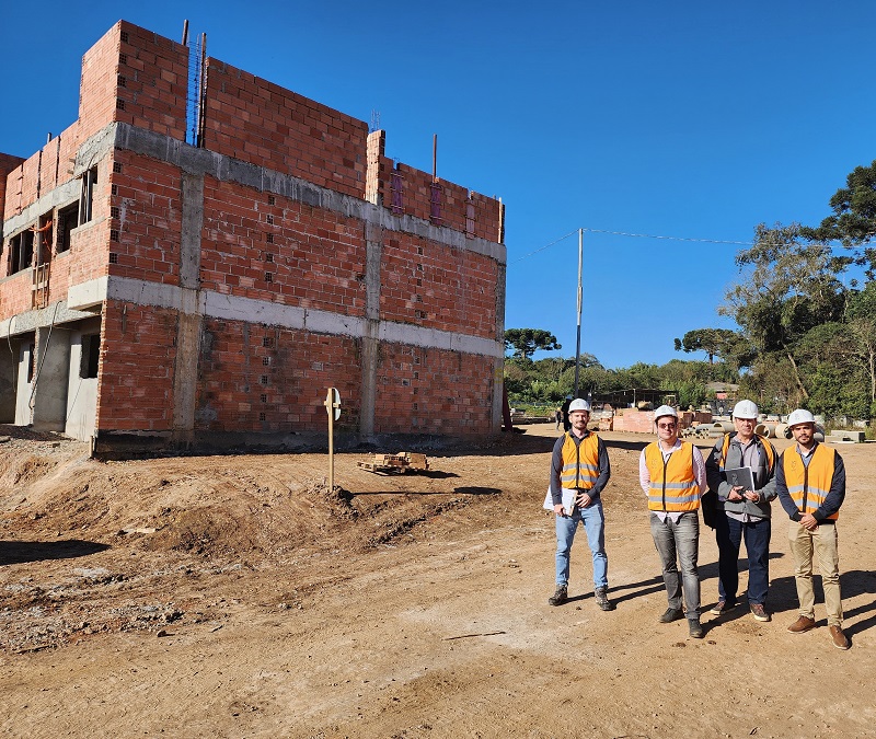 Equipe do TCE-PR fiscaliza obras habitacionais no Bairro Novo do Caximba, em Curitiba. Foto: TCE-PR