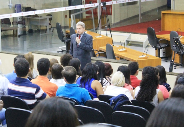 Coordenador-geral de Fiscalização do TCE-PR, Mauro Munhoz, realiza palestra no 4º Fórum de Controle Social, realizado em Maringá em 2017