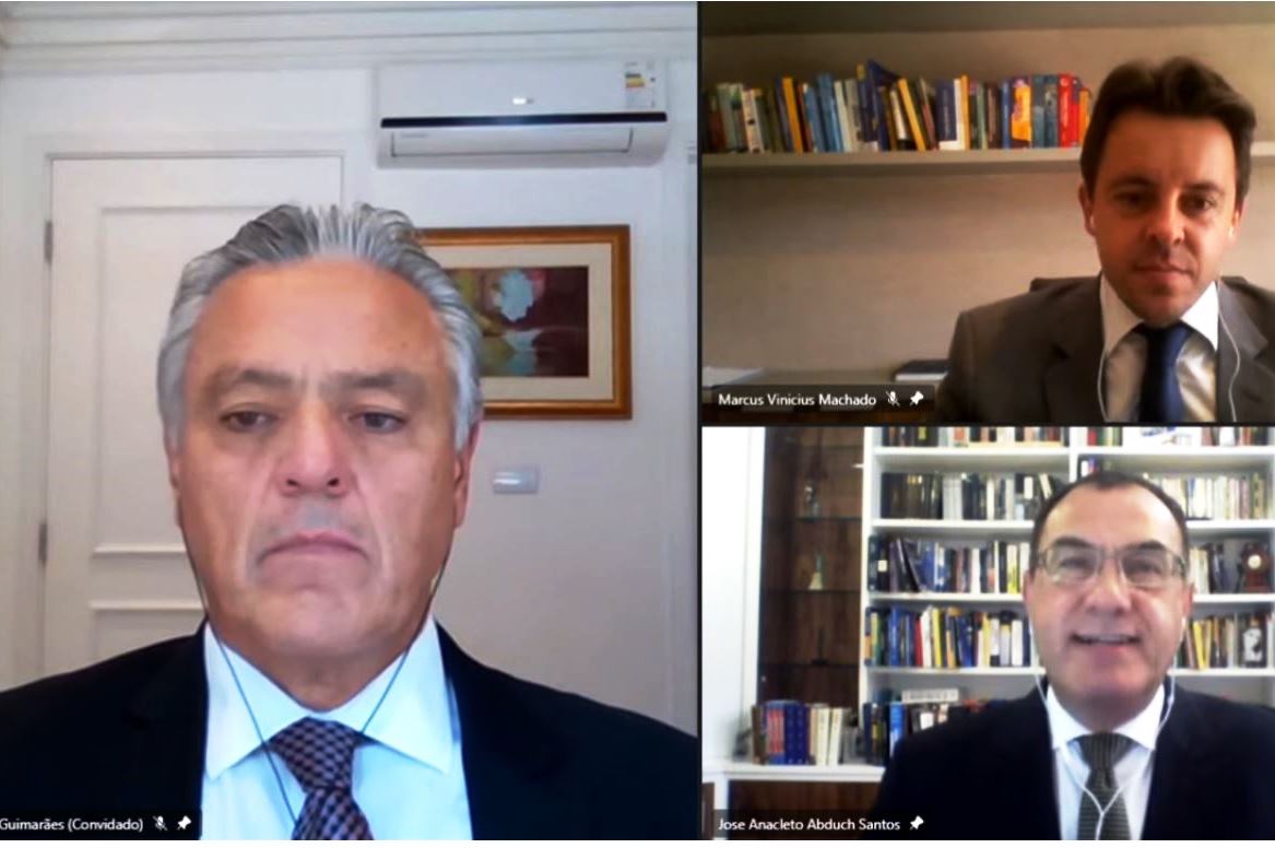 Os participantes da live para esclarecer pontos da recém-sancionada Lei nº 14.124/2021, que permite a compra de vacinas contra a Covid-19 por estados e municípios. Imagem: Reprodução/YouTube