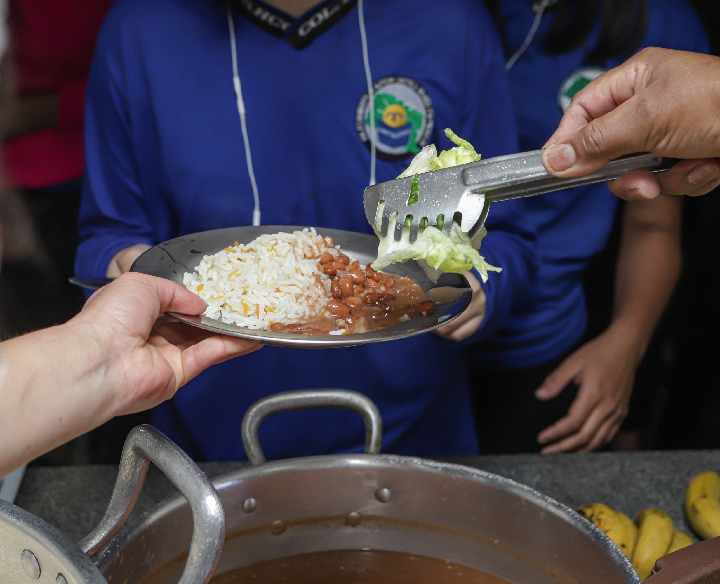 Fornecimento de alimentação em escola estadual do Paraná. Foto: Agência Estadual de Notícias (AEN)