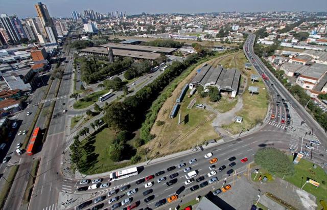 Vista aérea de Curitiba, com a estação Rodoferroviária em primeiro plano. Foto: Divulgação/Secretaria Municipal de Comunicação Social