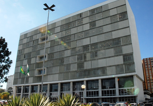 Para que o benefício seja pago, é necessária a elaboração de projeto de lei que regulamente a concessão e previsão orçamentária