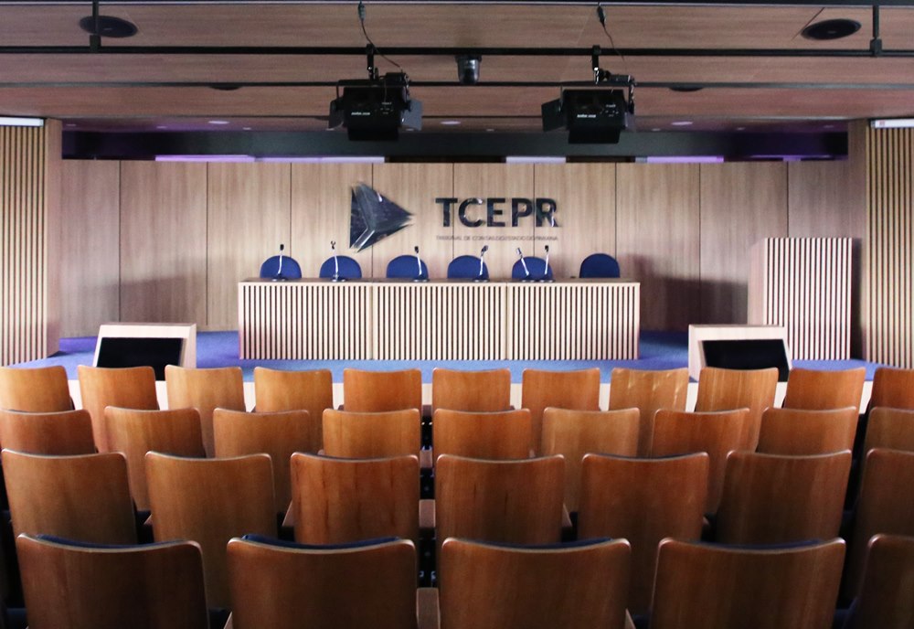 Recém-reformado, o auditório do TCE-PR agora tem capacidade para 145 pessoas e é uma das estruturas de capacitação utilizadas pela Escola de Gestão Pública (EGP) do Tribunal de Contas do Estado do Paraná. Foto: Dilton Leandro Vaz/Divulgação