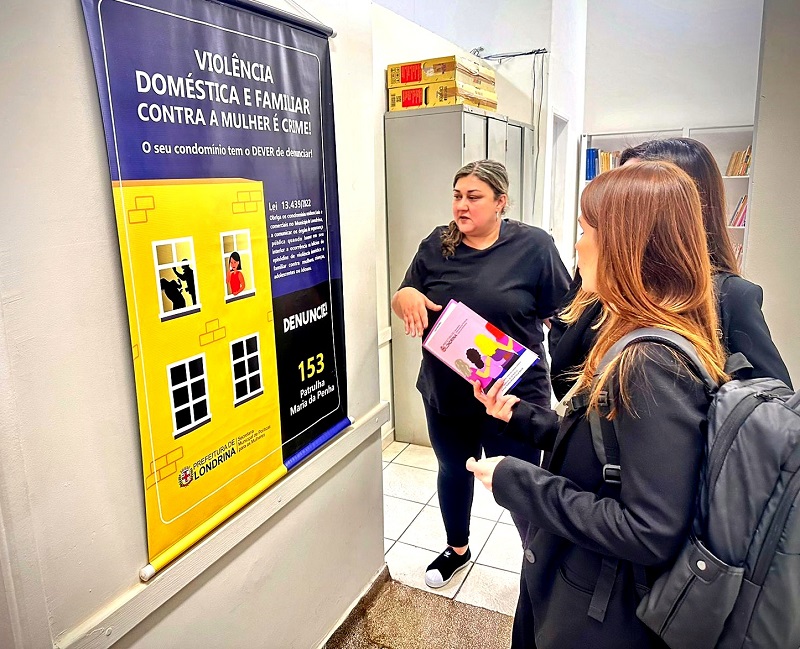 Em visita à Secretaria da Mulher, servidoras do TCE-PR conhecem o trabalho de enfrentamento à violência contra a mulher desenvolvido pelo Município de Londrina. Foto: Marcelo Lancia/TCE-PR