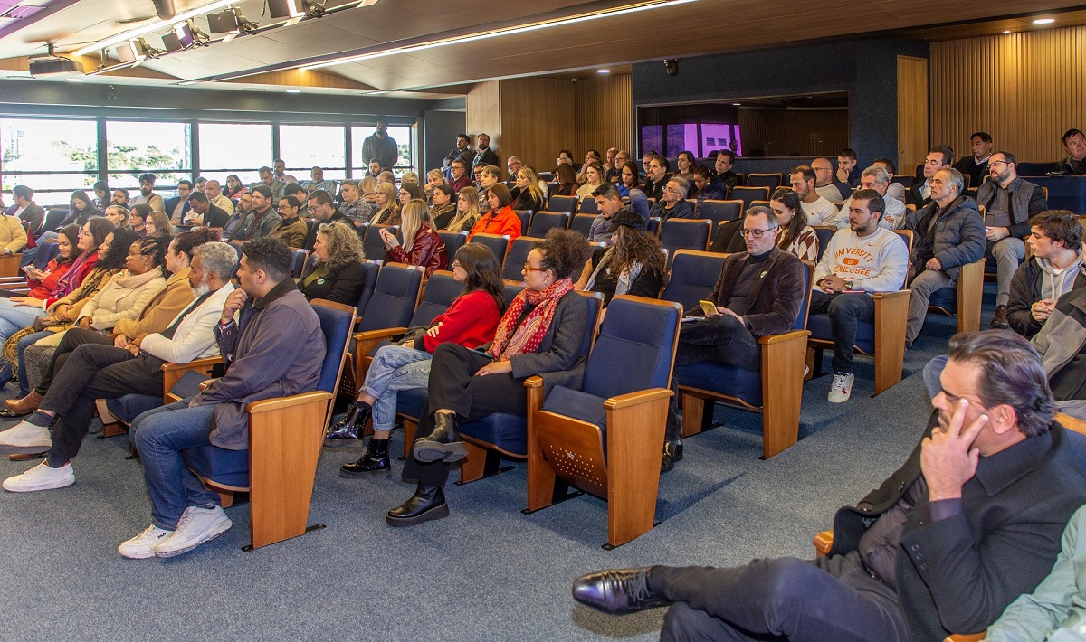 Público presente no Painel de Referência com a sociedade civil sobre a prestação de contas anual de 2024 do governador do Paraná, realizado no auditório do Tribunal de Contas do Estado (TCE-PR) nesta quinta-feira (29 de maio)