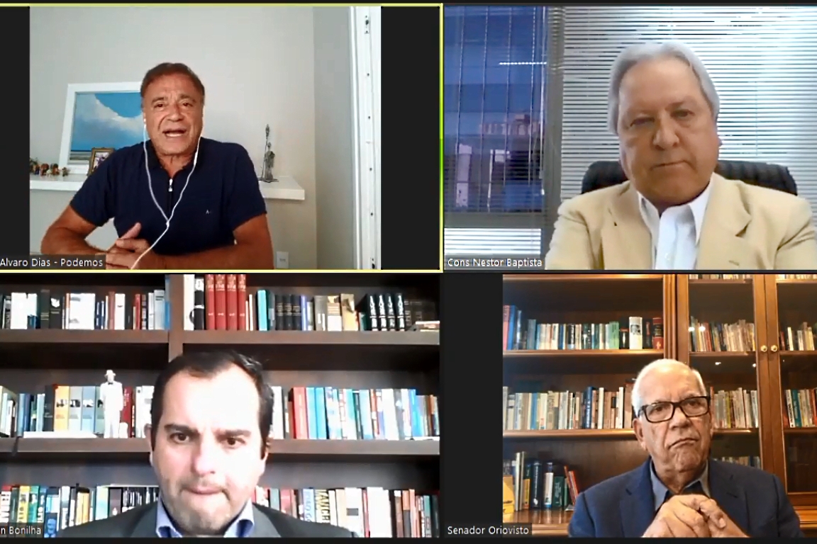 Os senadores Alvaro Dias e Oriovisto Guimarães participam de videoconferência com os conselheiros do TCE-PR Nestor Baptista, presidente, e Ivan Bonilha.