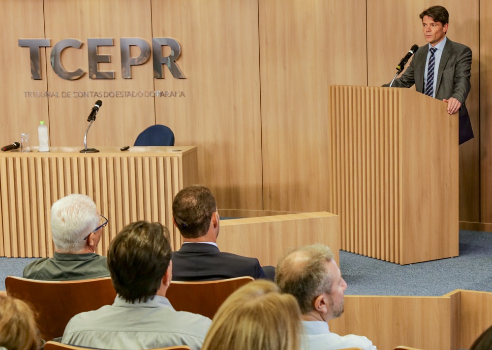 O presidente, conselheiro Ivens Linhares, na apresentação do Sistema de Privacidade e Proteção de Dados do TCE-PR. Foto: Mauro Beghetto Penteado/TCE-PR