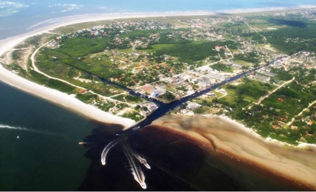 Vista aérea de Pontal do Paraná, município do litoral paranaense