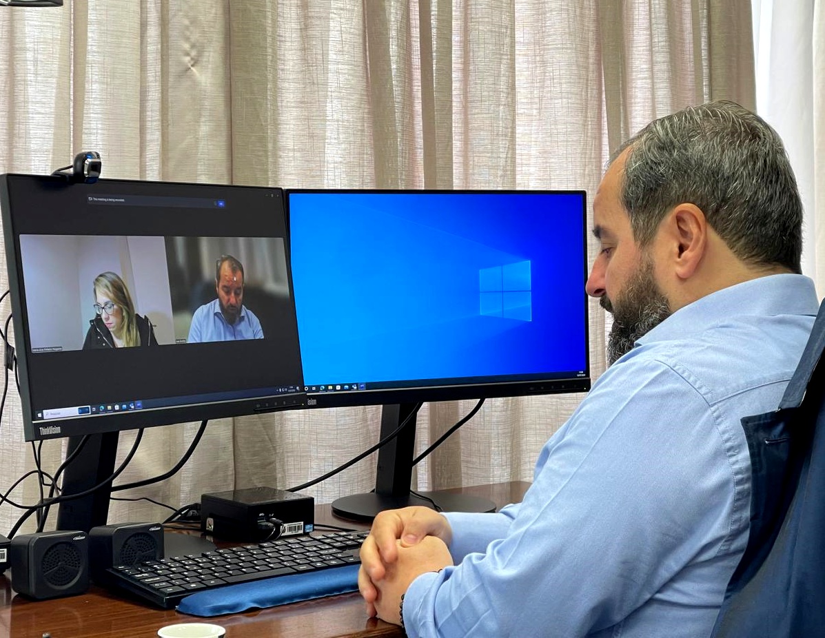 O conselheiro Ivan Bonilha durante entrevista online para a doutoranda da Fundação Getúlio Vargas (FGV) Maria Alice Pinheiro Nogueira. Foto: TCE-PR