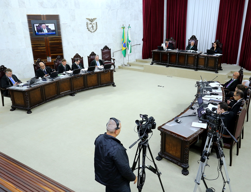 Sessão do Pleno do TCE-PR, presidida pelo conselheiro Nestor Baptista. Foto: Wagner Araújo/Divulgação TCE-PR