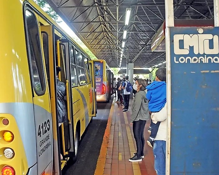 Ônibus no Terminal Ouro Verde de transporte coletivo de Londrina, segundo município mais populoso do Paraná. Foto: Divulgação