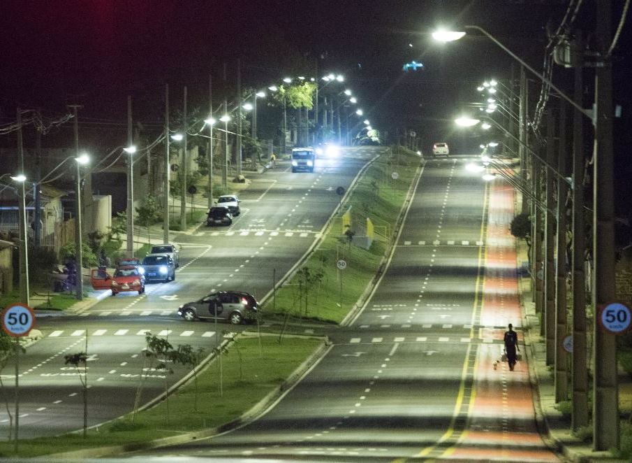 Avenida Pioneiro Alício Campolina, que teve obra de pavimentação executada pela Prefeitura de Maringá com financiamento do Banco Interamericano de Desenvolvimento (BID). Foto: Prefeitura de Maringá/Divulgação