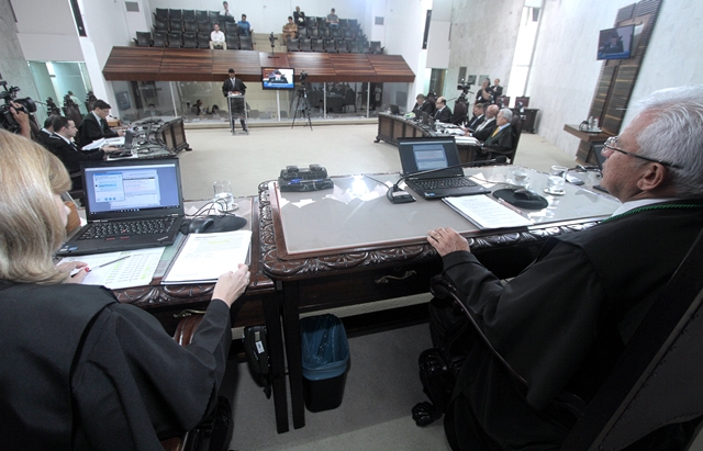 Primeira sessão do Pleno do TCE-PR em 2018, realizada nesta quinta-feira (25 de janeiro), sob a presidência do conselheiro Durval Amaral. Foto: Wagner Araújo/Divulgação TCE-PR
