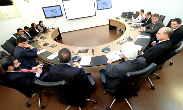 Em visita ao TCE-PR, comitiva da Associação dos Membros dos Tribunais de Contas do Brasil (Atricon) colhe subsídios para o Plano Estratégico da entidade no período 2018-2023. Foto: Wagner Araújo/Divulgação TCE-PR