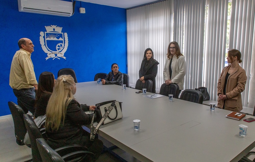 O auditor de controle externo Nagib Georges Fattouch, da Coordenadoria de Obras Públicas (COP) do Tribunal de Contas do Estado do Paraná (TCE-PR), durante fiscalização do projeto "Sede de Aprender" realizada no Município de Rio Branco do Sul nesta terça-feira (3 de junho)