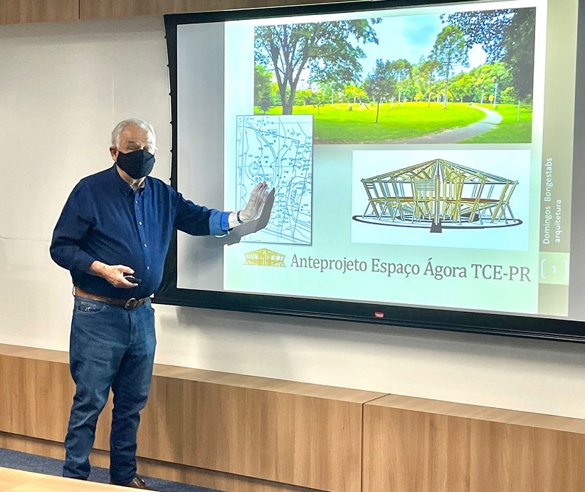 Arquiteto Domingos Bongestabs apresenta planta do Projeto Espaço Ágora a equipe do TCE-PR