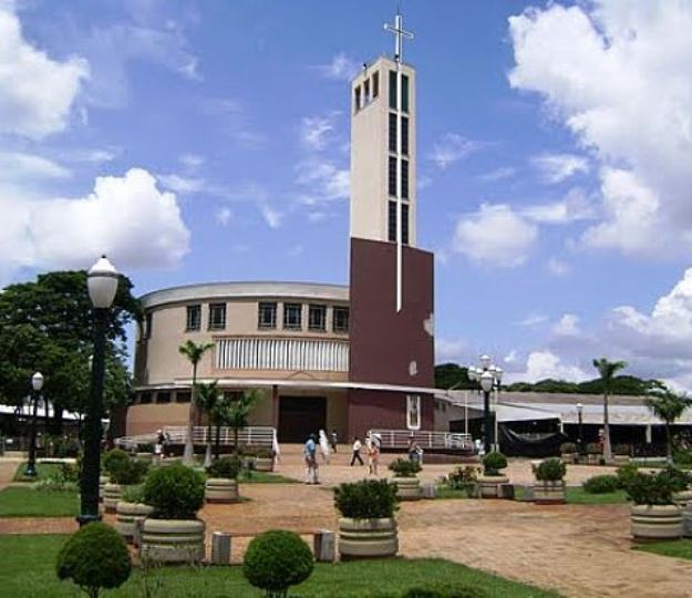 Vista da praça da Igreja Matriz de Munhoz de Mello, município da Região Metropolitana de Maringá. Foto: Divulgação